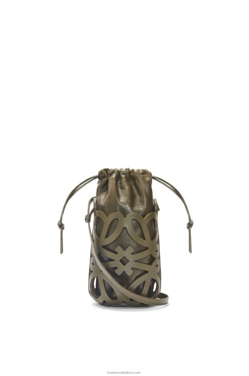 loewe_women_anagram_cut_out_pocket_in_classic_calfskin_and_nappa_206xf551_tea_dust_glaze.jpg Loewe Women Anagram cut-out pocket in classic calfskin and nappa 206XF551 Tea Dust Glaze - Image 1