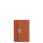 Loewe Women Anagram small vertical wallet in pebble grain calfskin 206XF1231 Tan