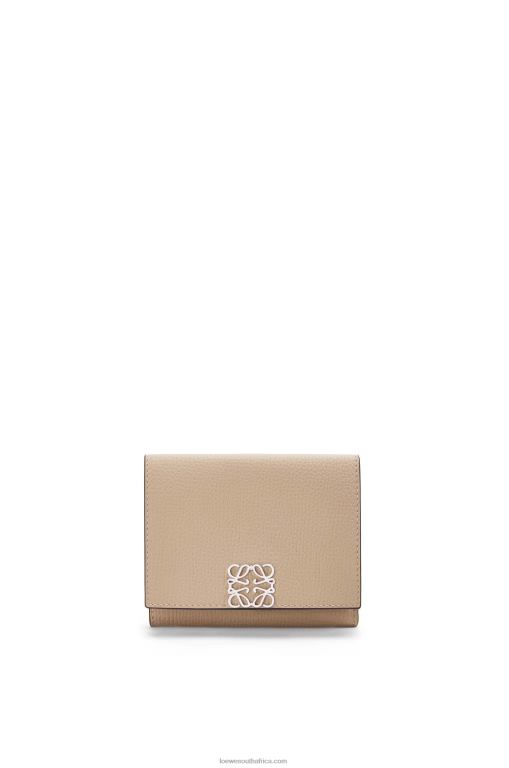 loewe_women_anagram_trifold_wallet_in_pebble_grain_calfskin_206xf1214_sand.jpg Loewe Women Anagram trifold wallet in pebble grain calfskin 206XF1214 Sand - Image 1
