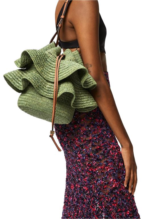 Loewe Women Balloon Ruffles bag in raffia and calfskin 206XF66 Green/Tan - Image 2
